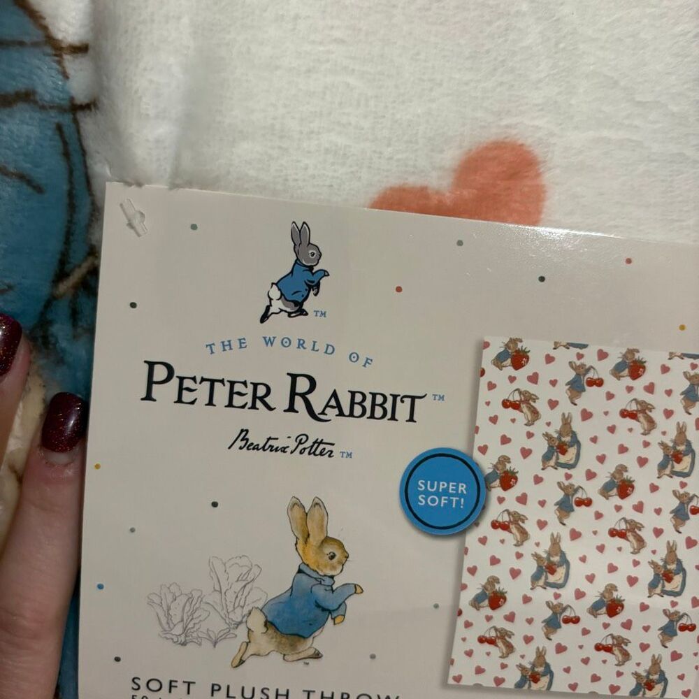 Peter Rabbit Beatrix Potter Valentines Day Blanket Strawberry Cherry Heart NWT - Picture 3 of 8